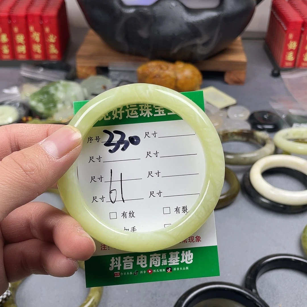 蛇纹石玉手镯未镶嵌