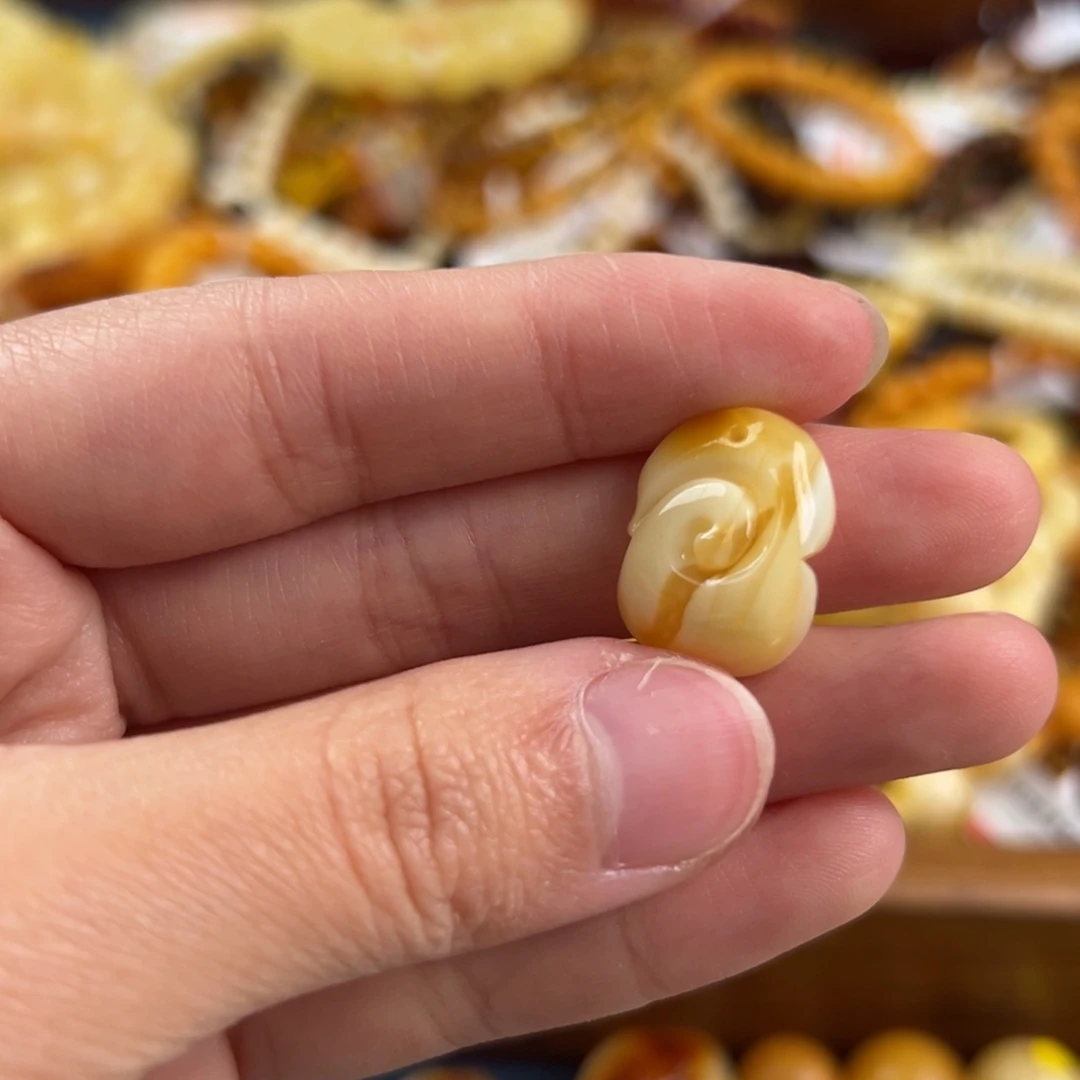 琥珀未镶嵌珠宝奇石