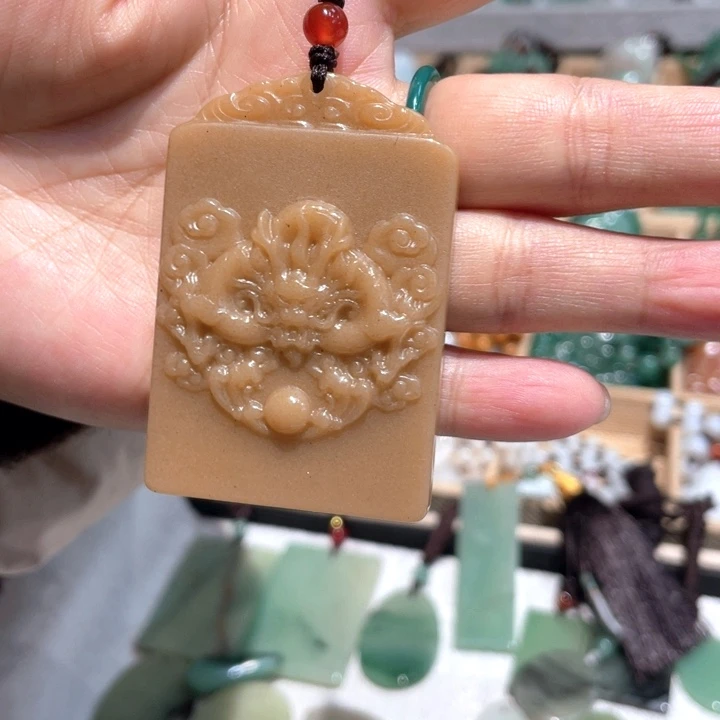 石英质玉未镶嵌颈饰