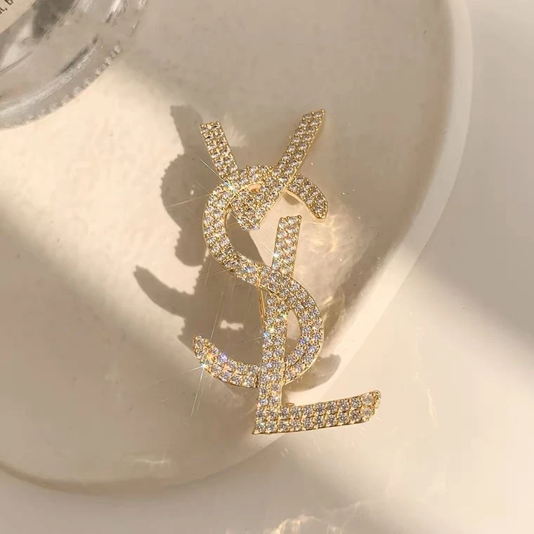 铜合金胸针 设计感闪钻字母胸针2025年新款潮精致女胸花时尚别针