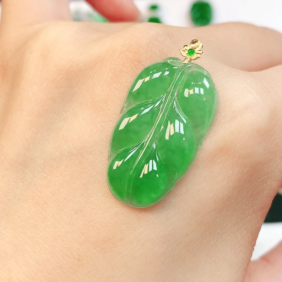 翡翠18K金镶嵌颈饰