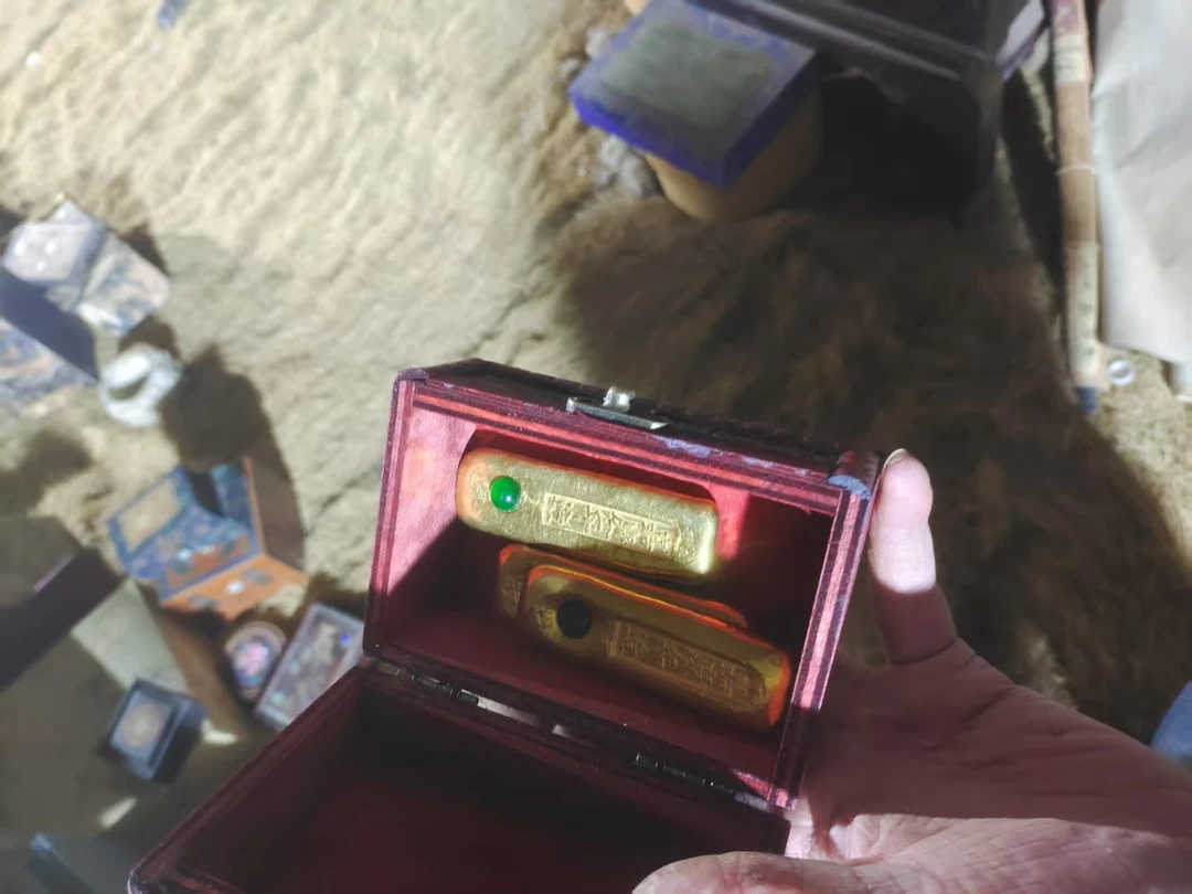 3个粗金条红色小盒子摆件链接