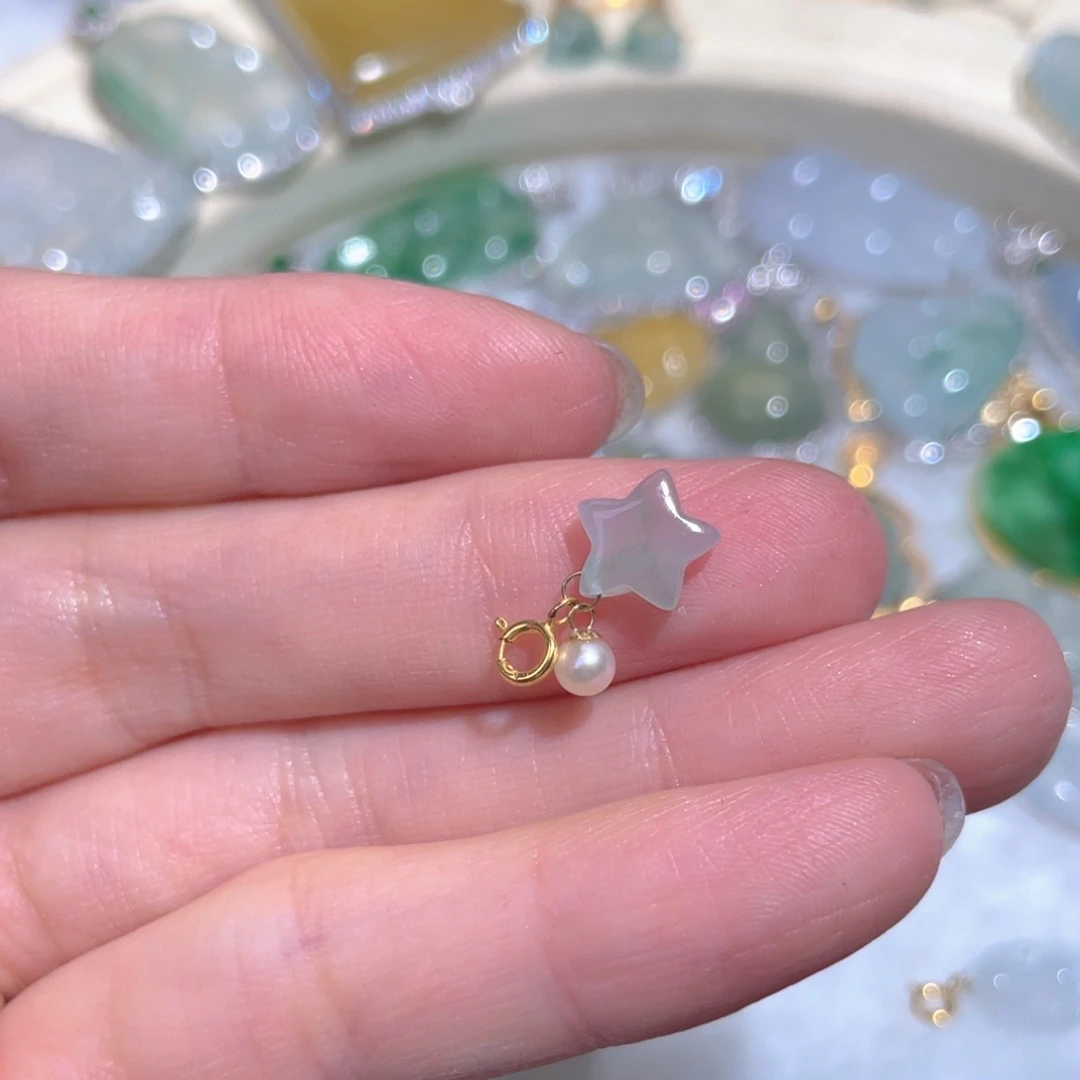 翡翠颈饰18K金镶嵌翡翠