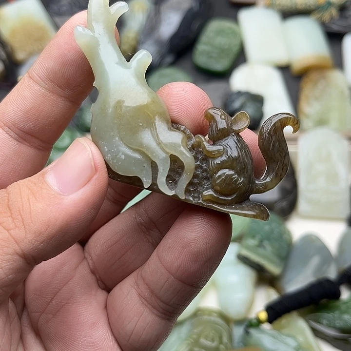 和田玉未镶嵌颈饰