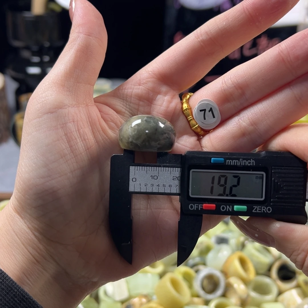 蛇纹石玉未镶嵌戒指