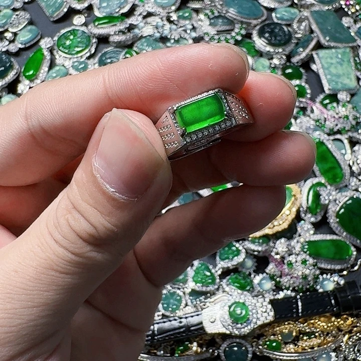 翡翠颈饰未镶嵌天然A货翡翠放漏