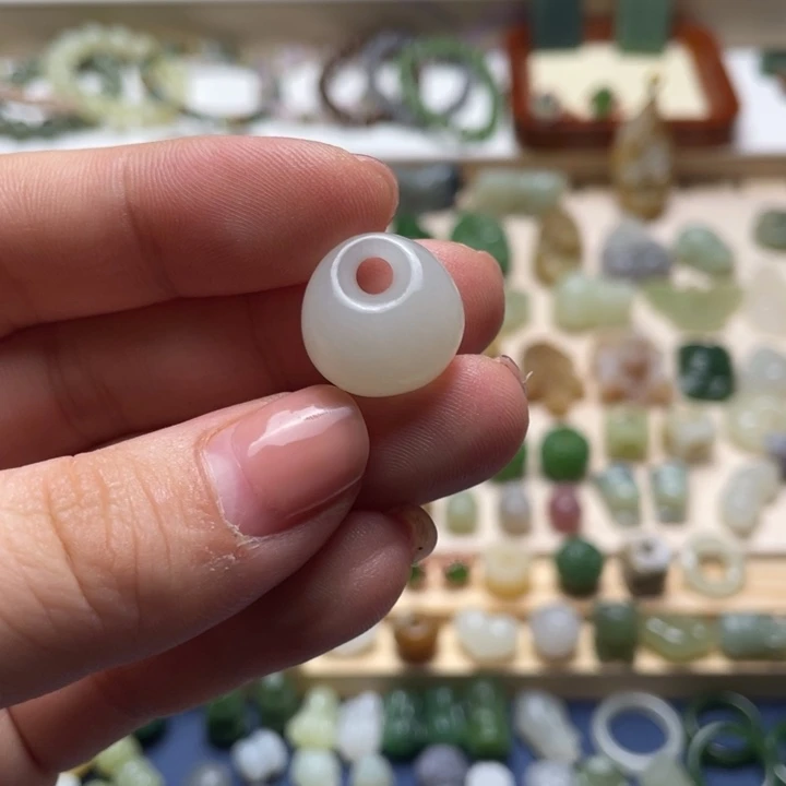 颈饰未镶嵌和田玉向**?