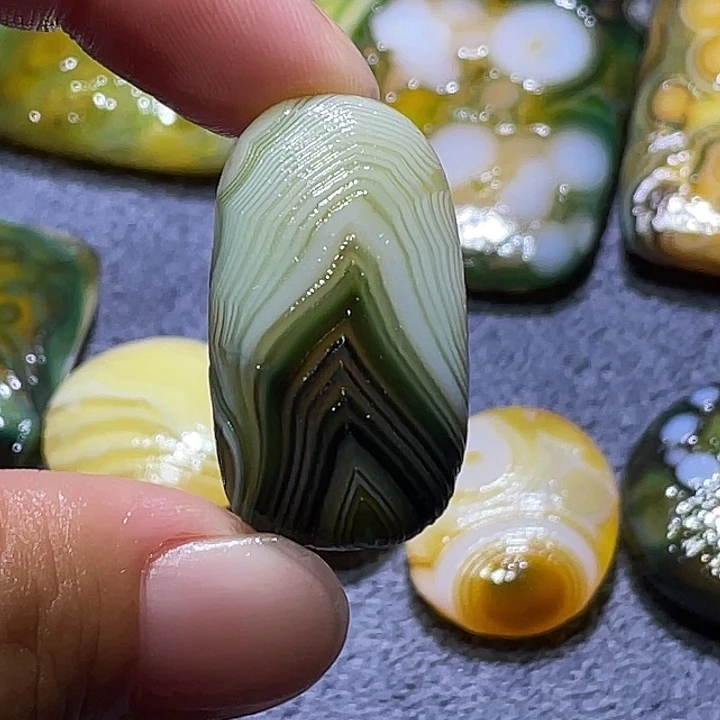 玛瑙/玉髓未镶嵌珠宝奇石
