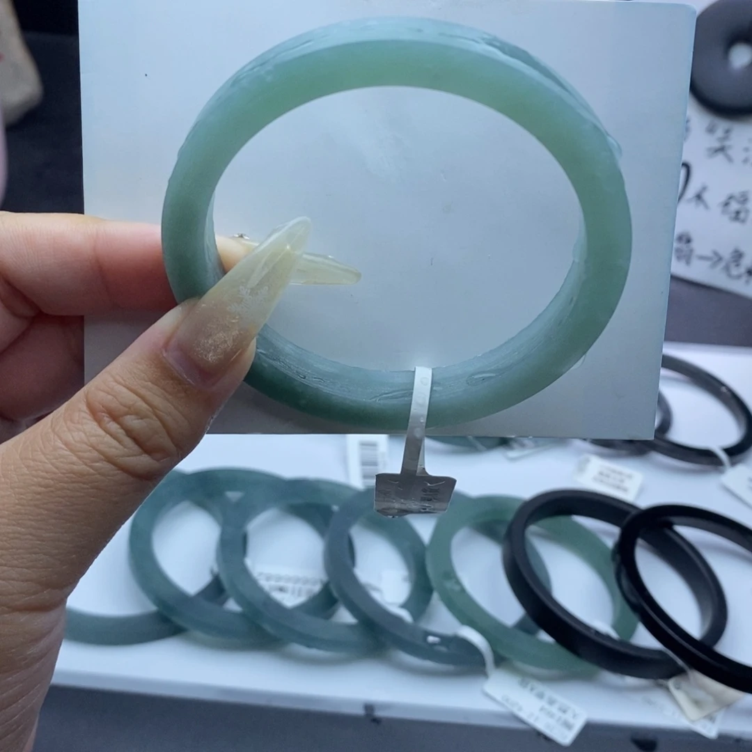 定制翡翠未镶嵌手镯冰胶果绿