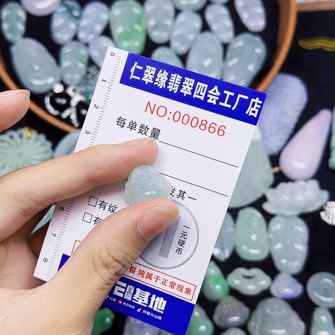 酥***糖翡翠未镶嵌颈饰翡翠