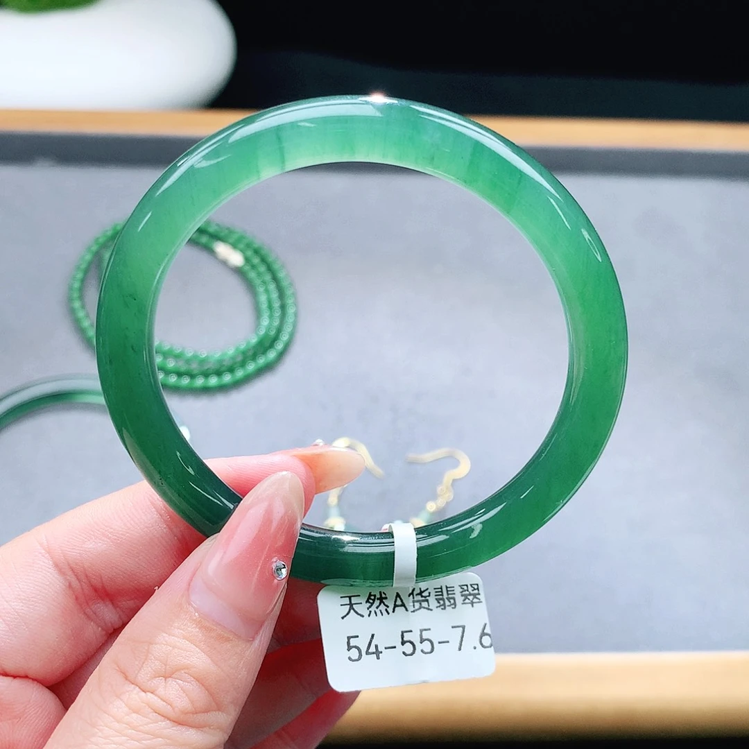 未镶嵌手镯（圆镯）翡翠