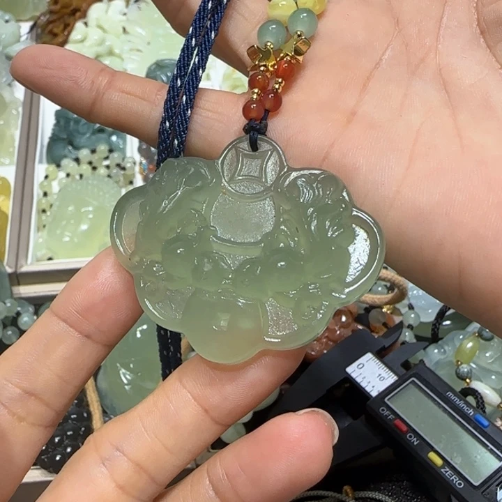 蛇纹石玉未镶嵌吊坠
