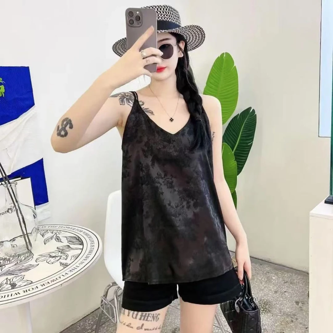 （碧荷家）高级感立体雕花法式时尚吊带背心外穿V领醋酸上衣8820