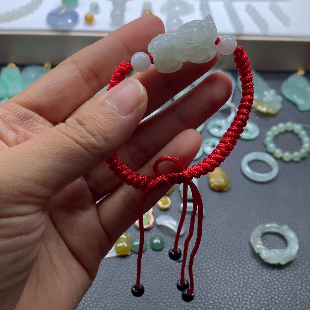 翡翠未镶嵌颈饰貔貅