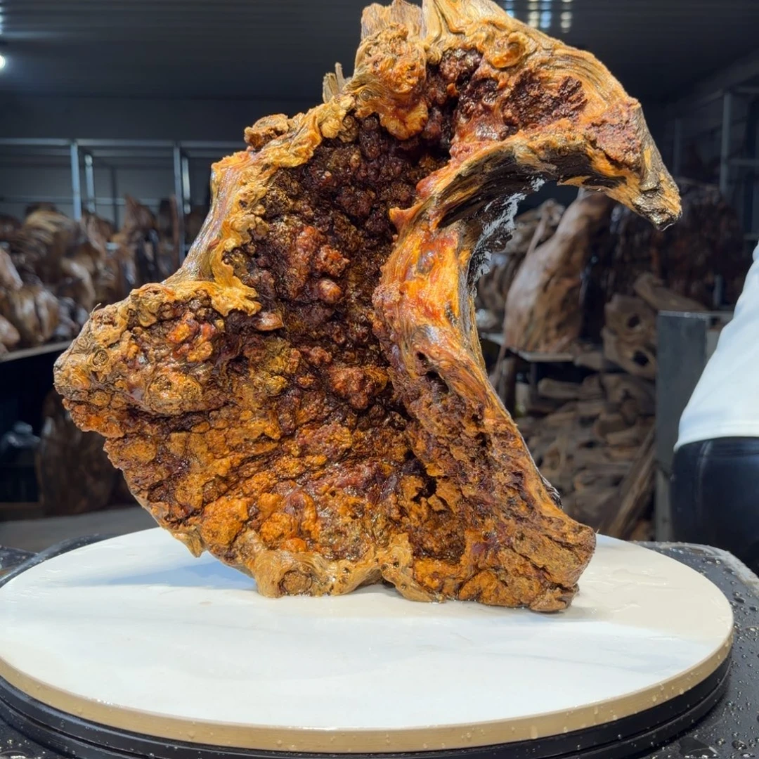 K***哥木王一刀琥珀木摆件89