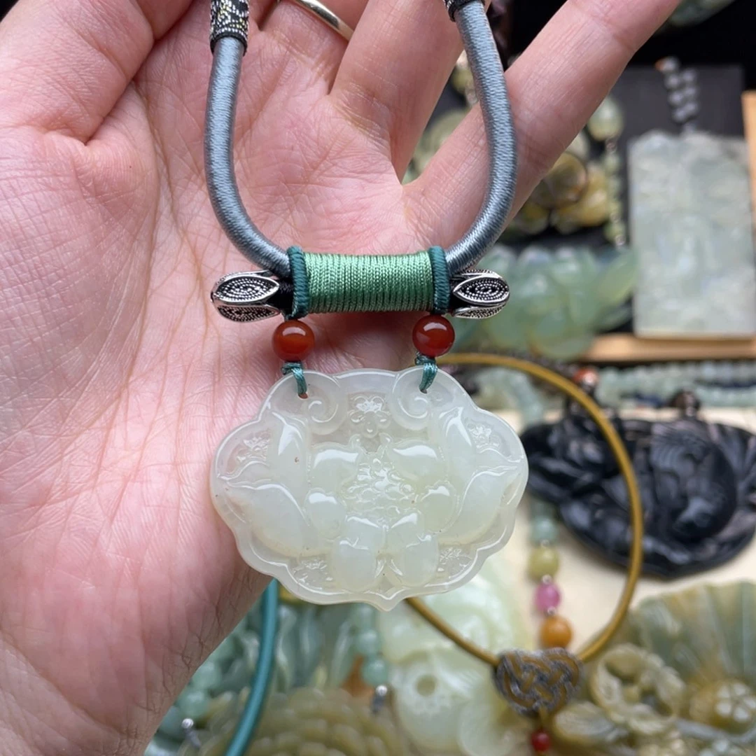 蛇纹石玉颈饰未镶嵌