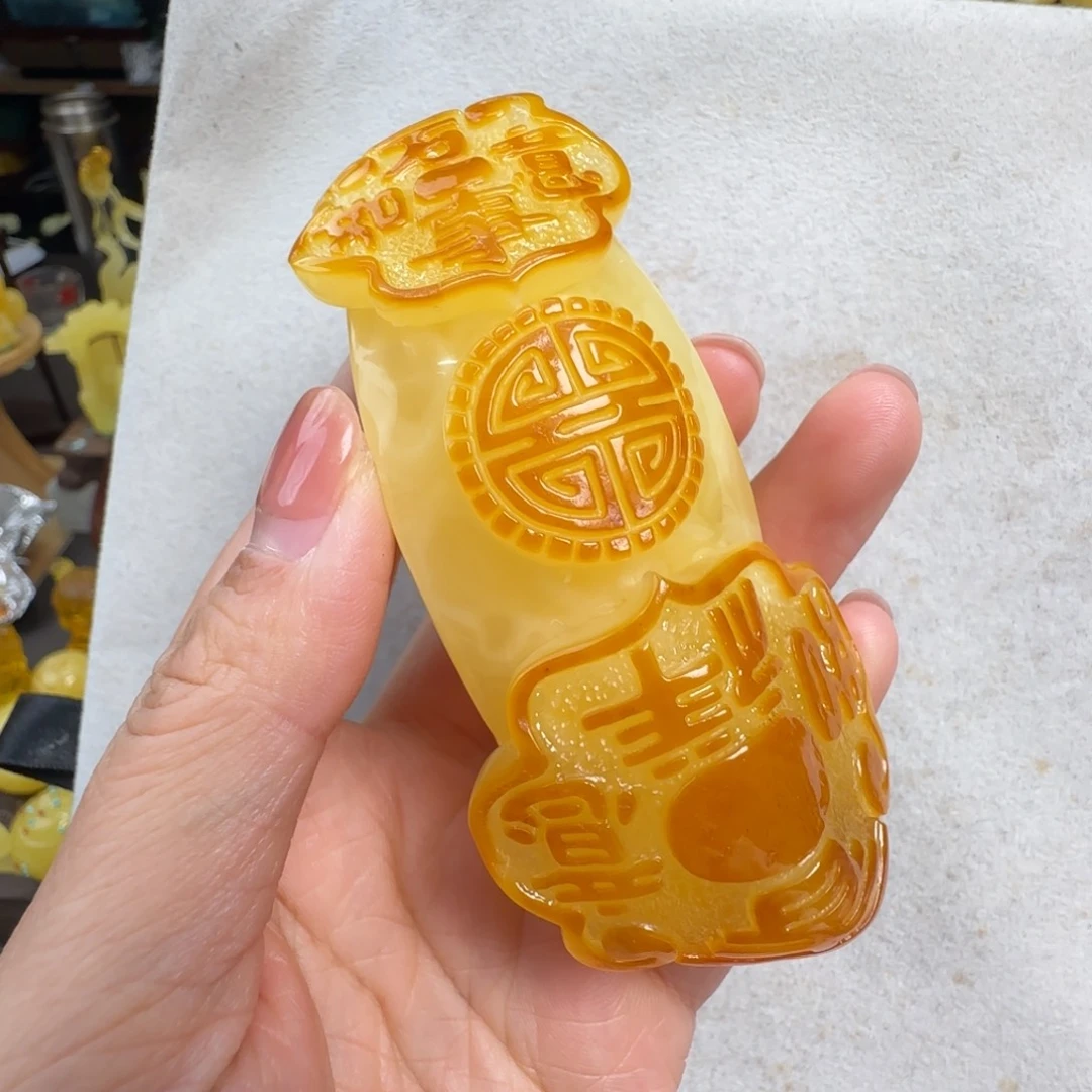 蜜蜡未镶嵌珠宝奇石