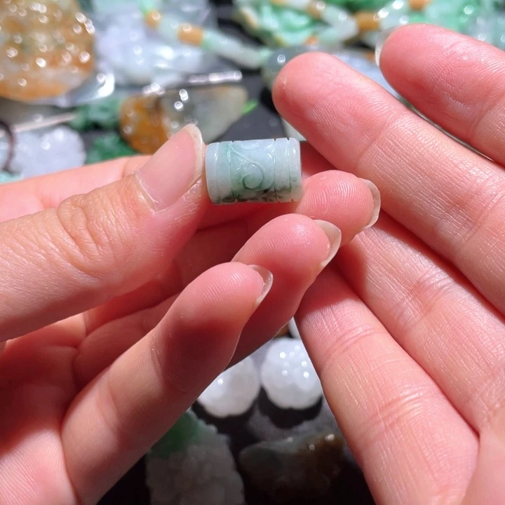 【闪购商品】翡翠颈饰未镶嵌花**?天然翡翠