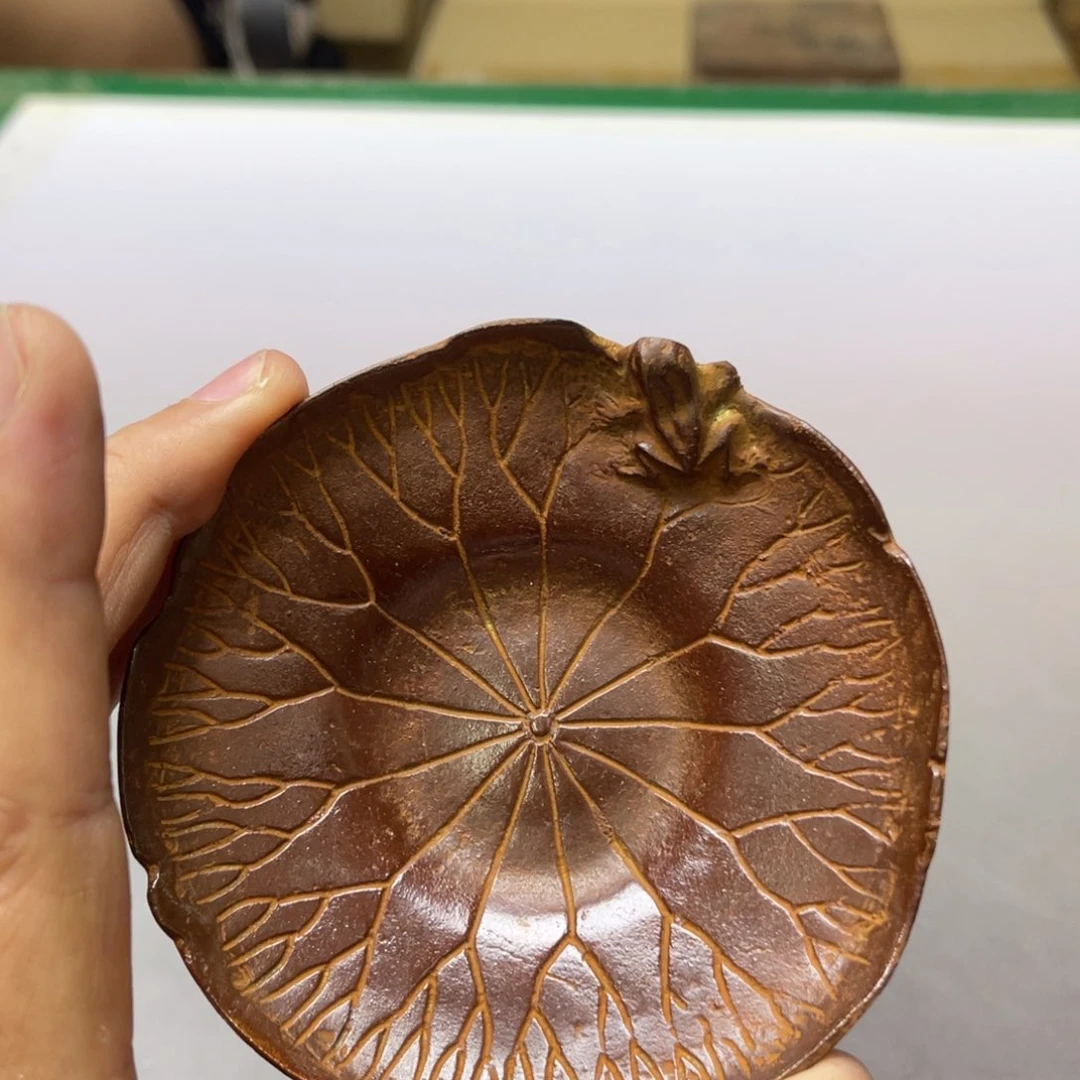 瓷片密密麻麻地铺满一