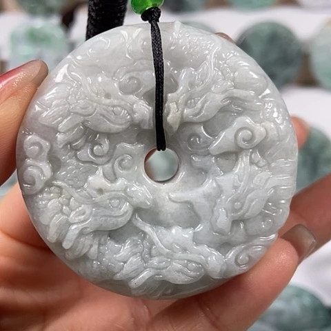 翡翠颈饰未镶嵌九龙扣两面工