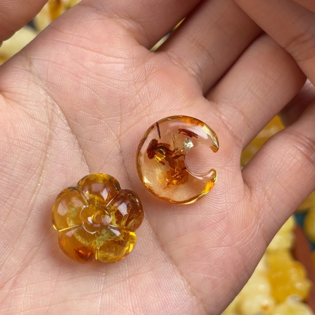 琥珀裸石未镶嵌现****心蜜蜡