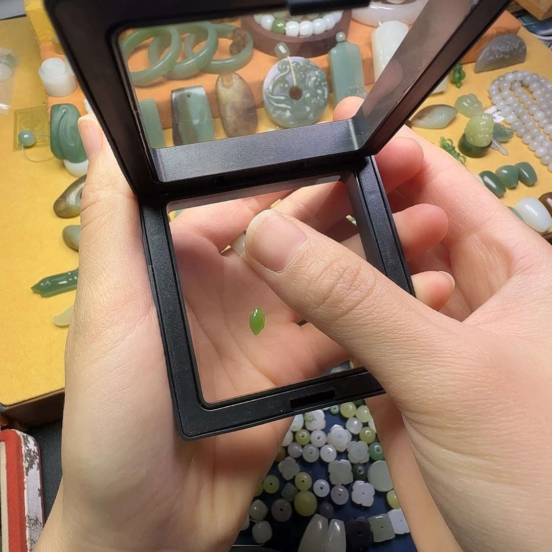 爆***花和田玉未镶嵌颈饰