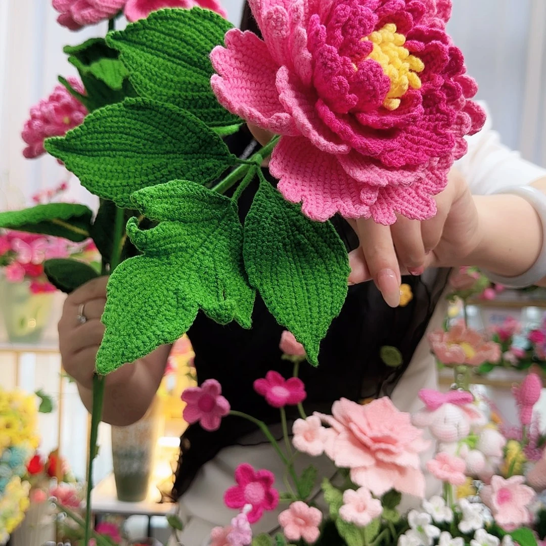 莱赛尔纤维棉手工钩织的牡丹花