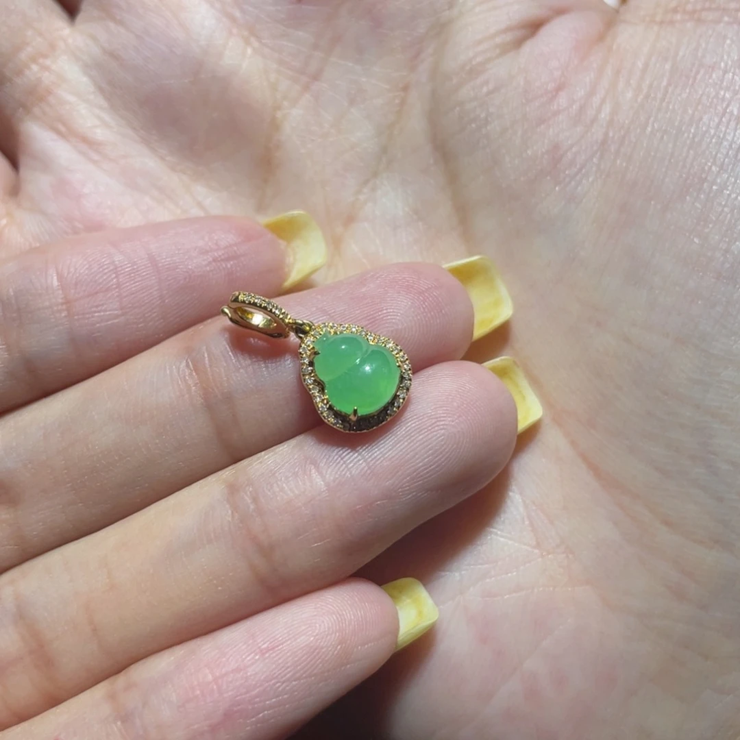 颈饰18K金镶嵌翡翠