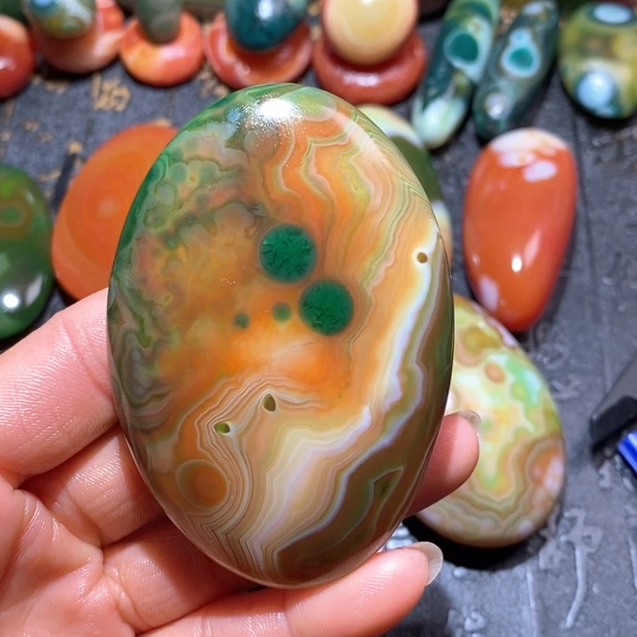 石英质玉颈饰未镶嵌