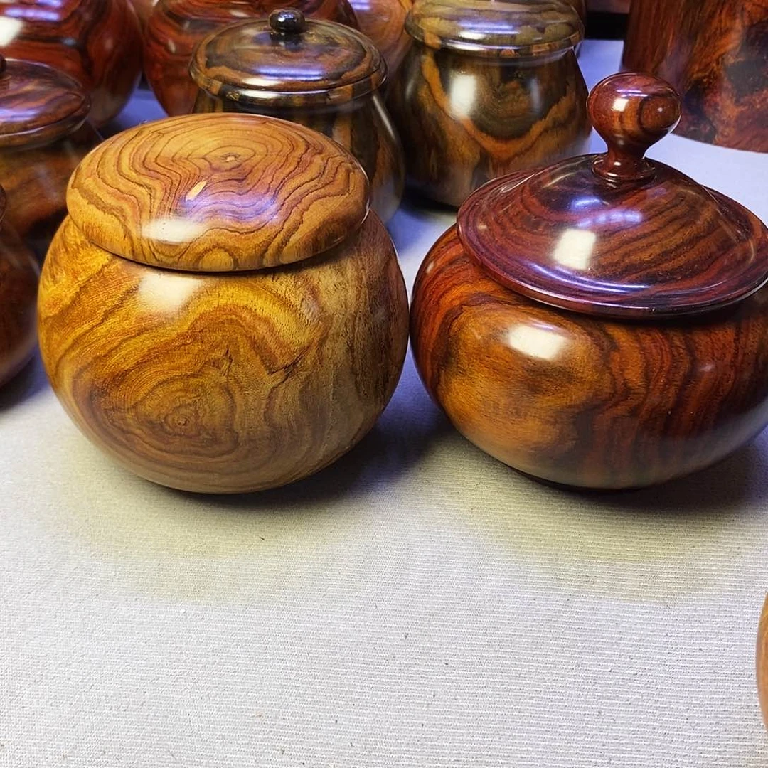 木素**人茶叶罐两个