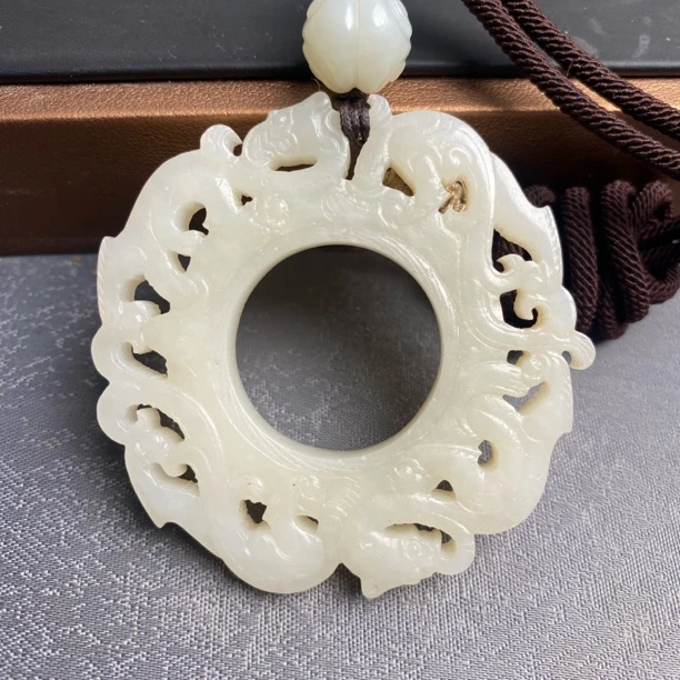 和田玉雕刻车挂和田玉