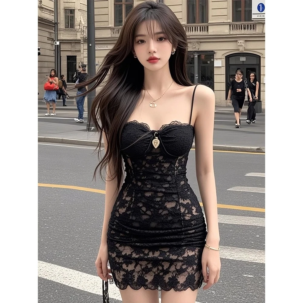 2025性感辣妹黑色蕾丝抹胸吊带连衣裙女2025新款镂空包臀短裙子