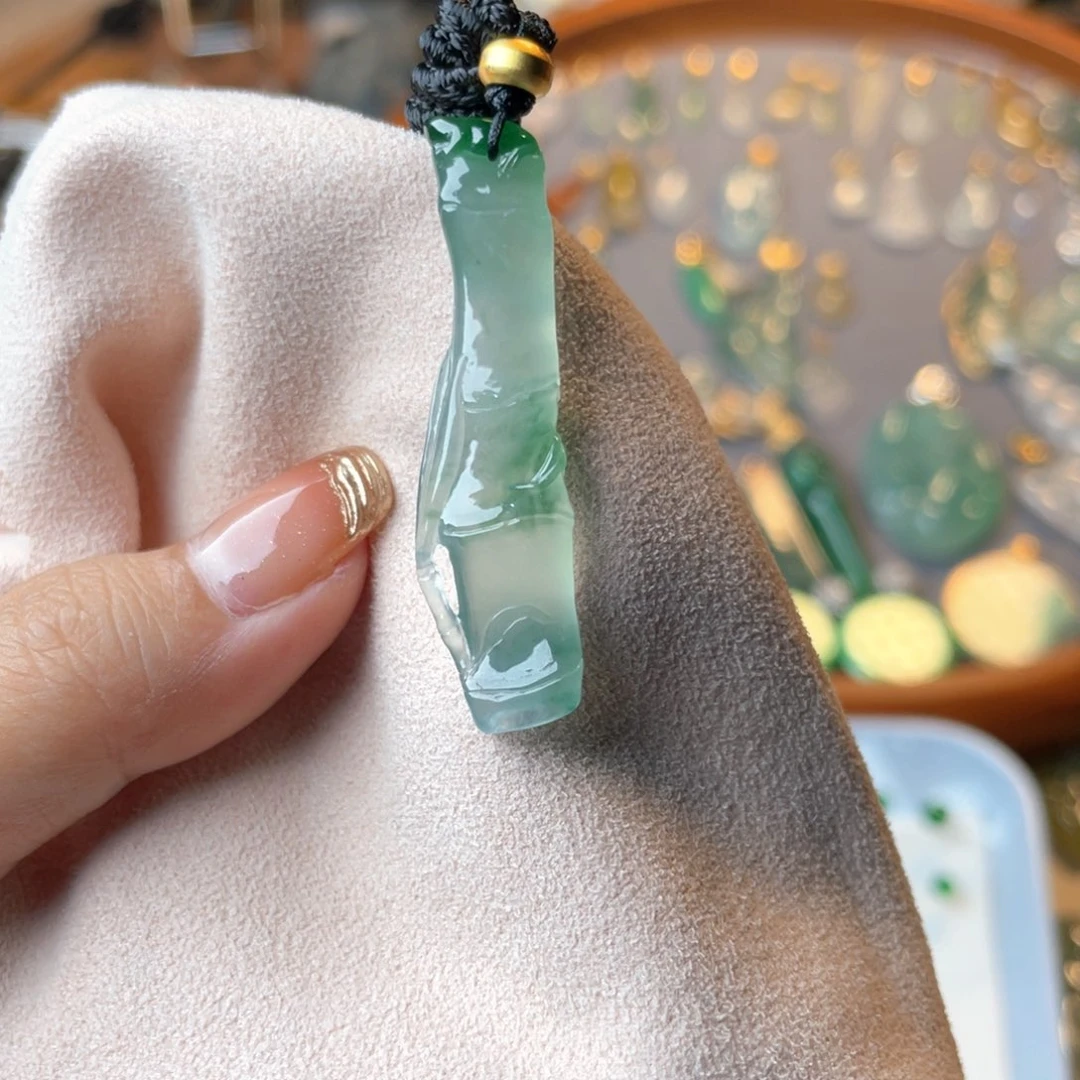 翡翠未镶嵌颈饰冰飘花竹子