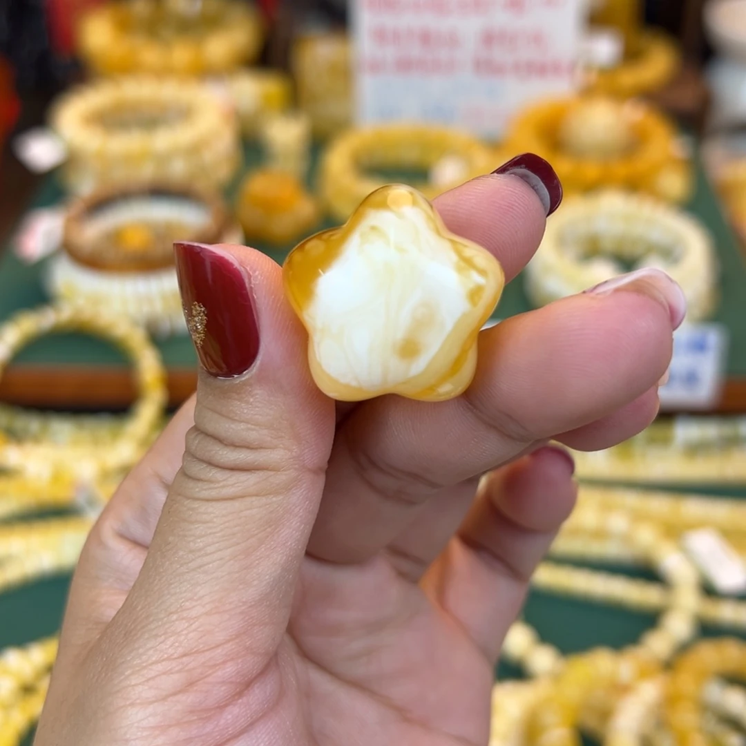 琥珀裸石未镶嵌kjjjhbbnnn