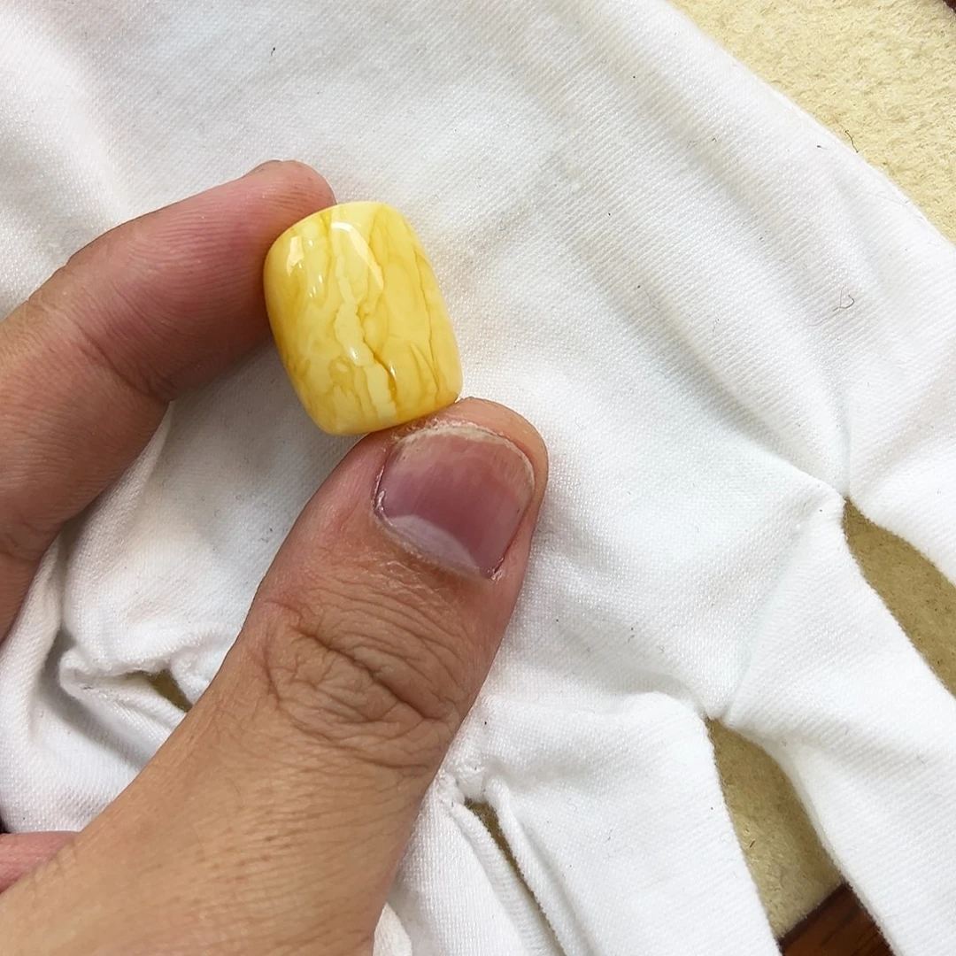 蜜蜡未镶嵌珠宝奇石