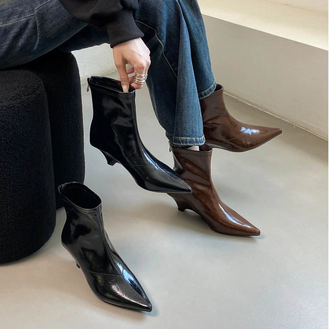 法式尖头气质短靴秋冬季新款女靴子坡跟短筒瘦瘦靴时尚百搭高跟鞋