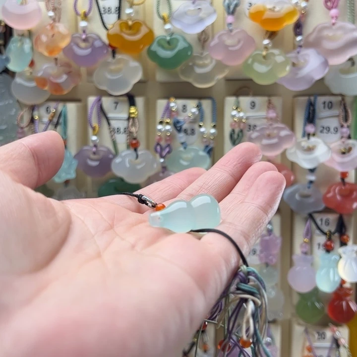 余***散玛瑙/玉髓未镶嵌颈饰