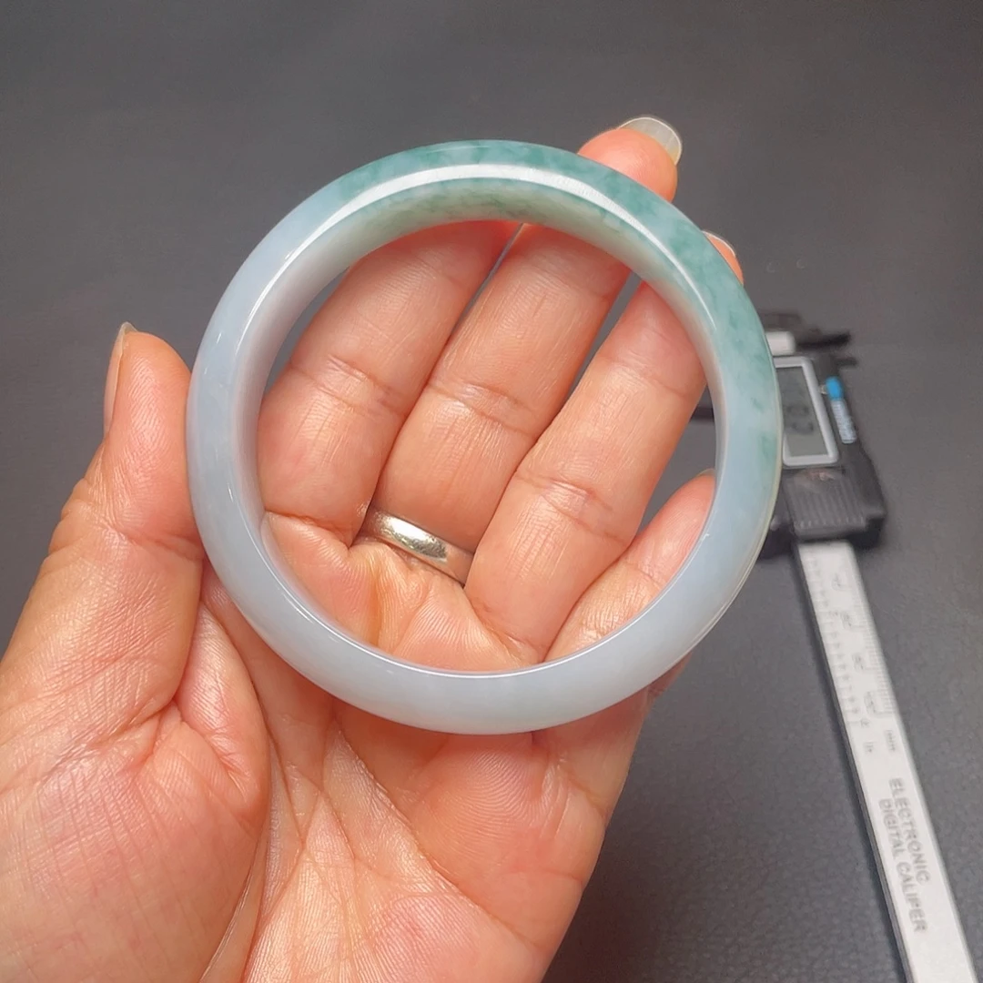 翡翠未镶嵌手镯芙蓉种飘花手镯