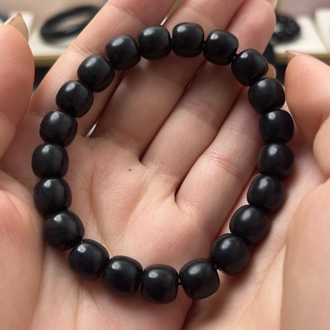 和田玉（墨玉）未镶嵌颈饰卡10老型裂毛孔脏杂