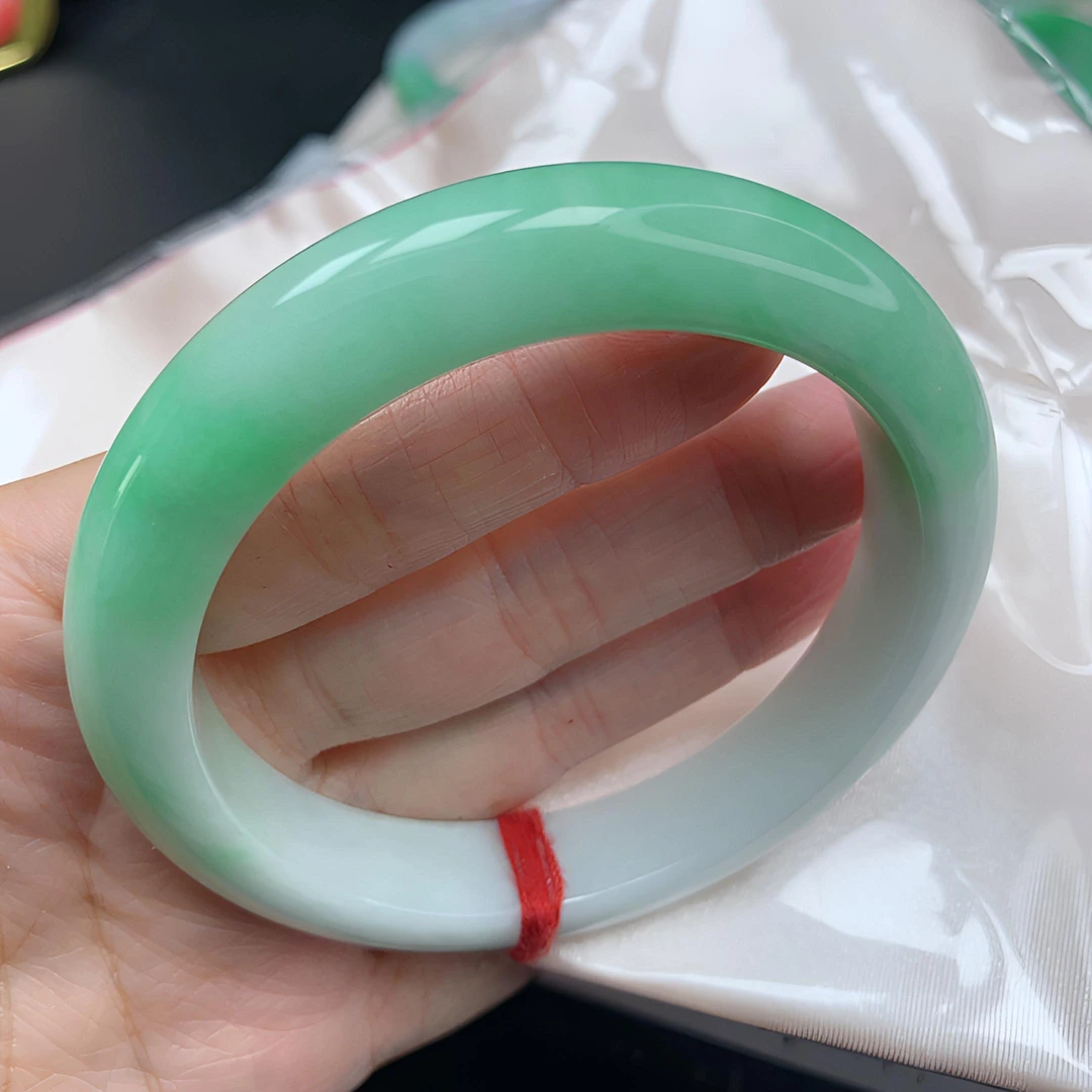 冰糯半山水阳绿手镯5556