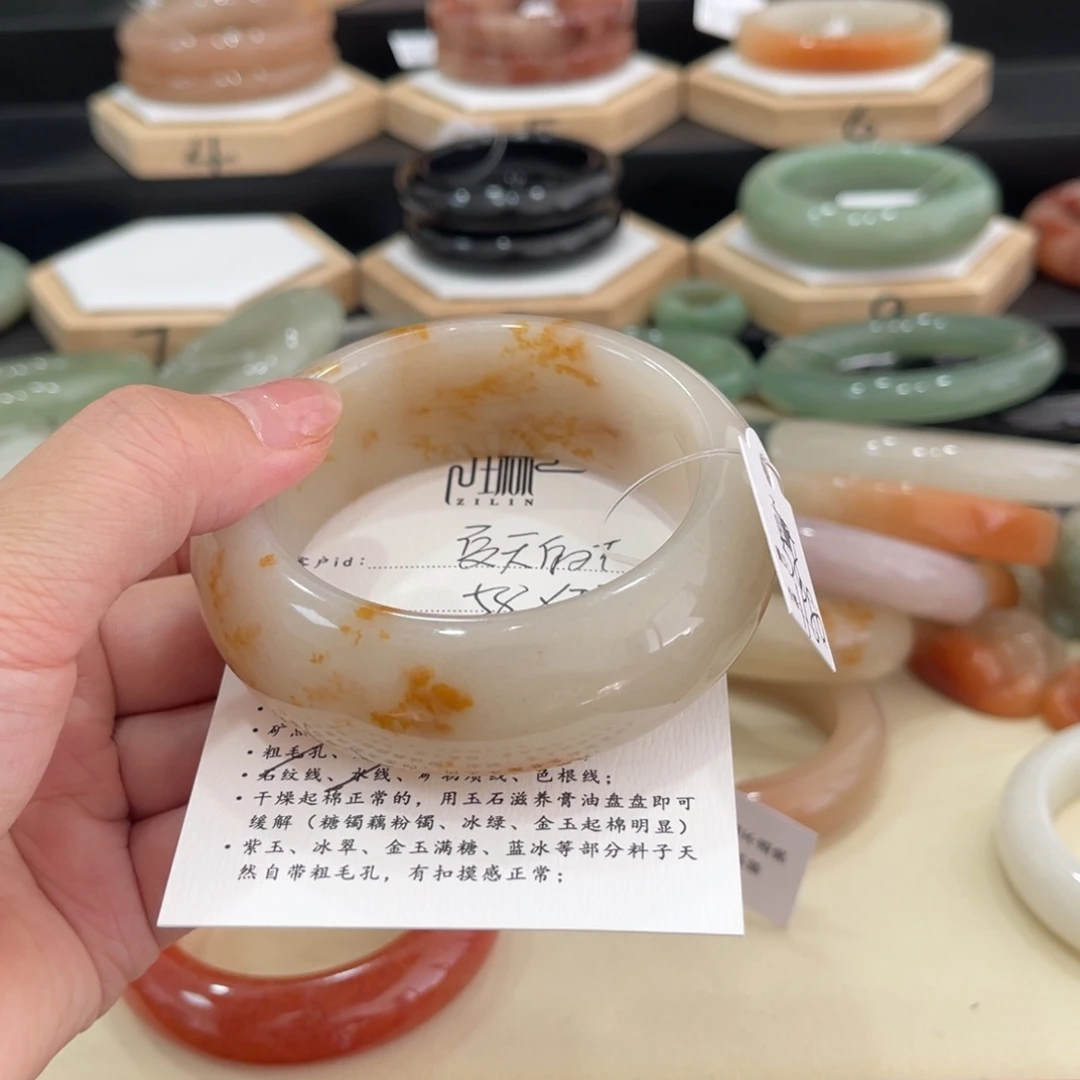 未镶嵌手镯石英质玉夏****?
