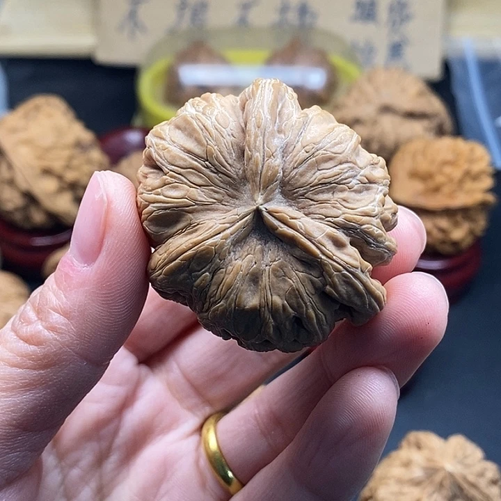 大***饼吊坠文玩核桃黄瑕疵不退不换