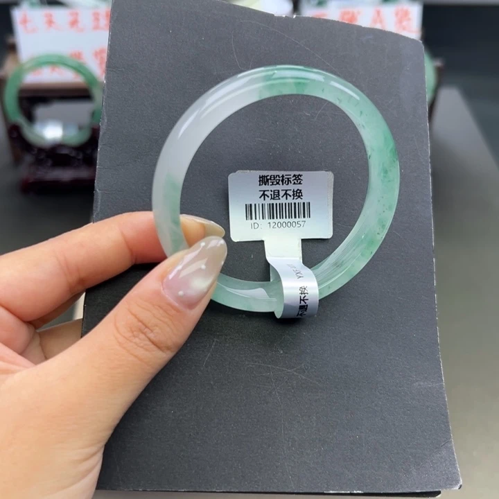 石英质玉未镶嵌手镯+周周55.5