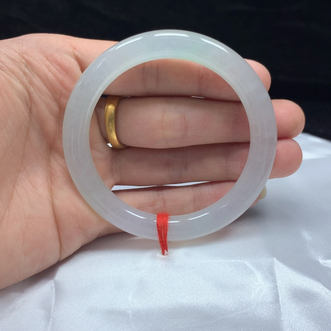 翡翠未镶嵌手镯（圆镯）53.3