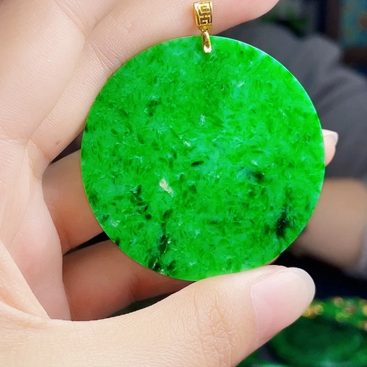 翡翠18K金镶嵌颈饰多样性