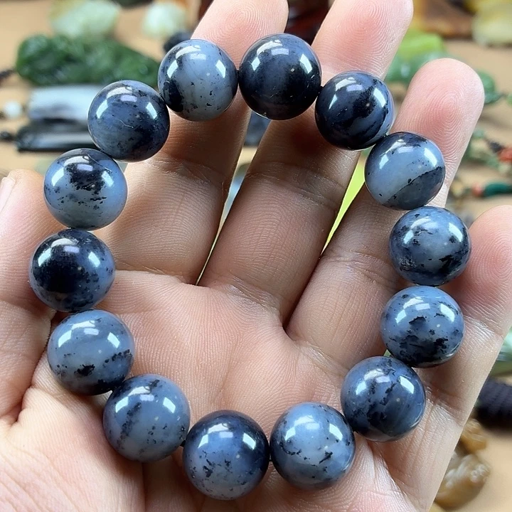 骑***界和田玉未镶嵌颈饰