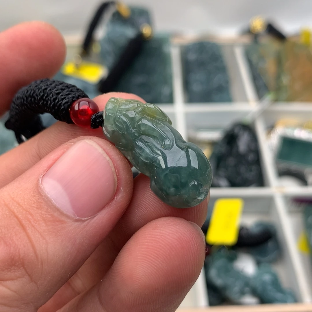 颈饰未镶嵌翡翠貔貅