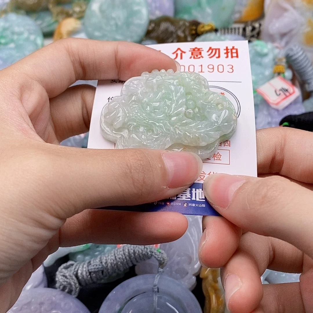 吊坠(不含链)未镶嵌翡翠