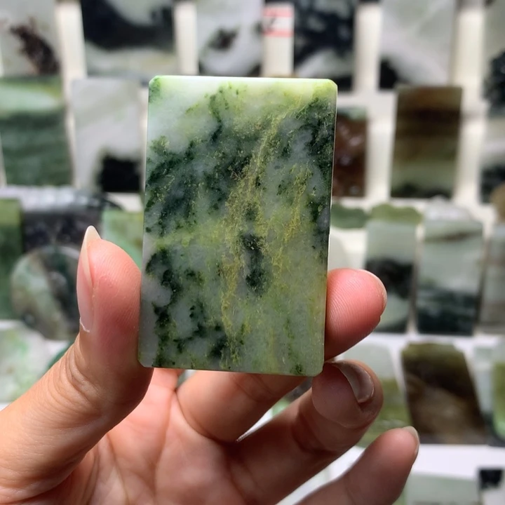 独山玉未镶嵌颈饰