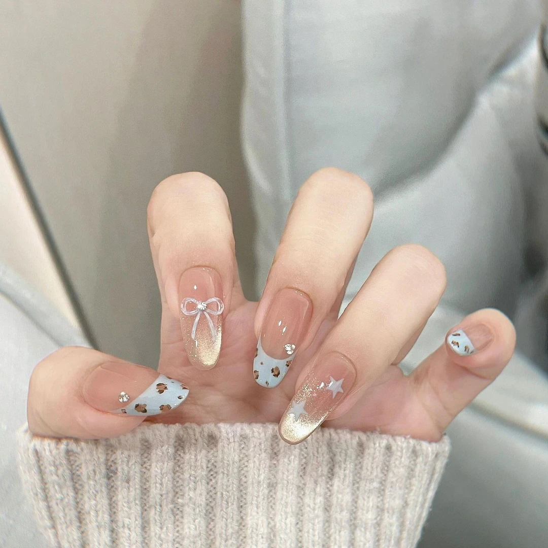 奶蓝法式豹纹半手工美甲猫眼渐变春日气质显白穿戴甲蝴蝶结星星